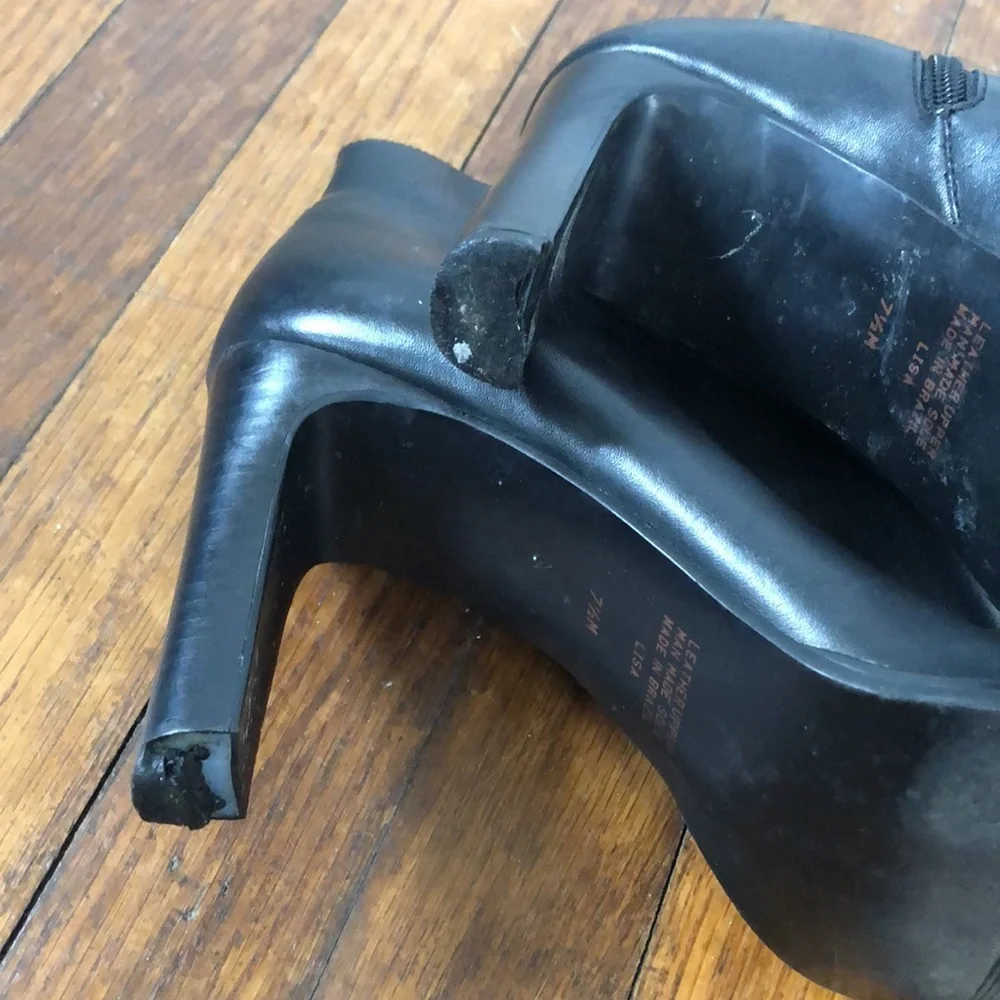 7 1/2 Black Leather Heel Ankle Bootie Brazil Point